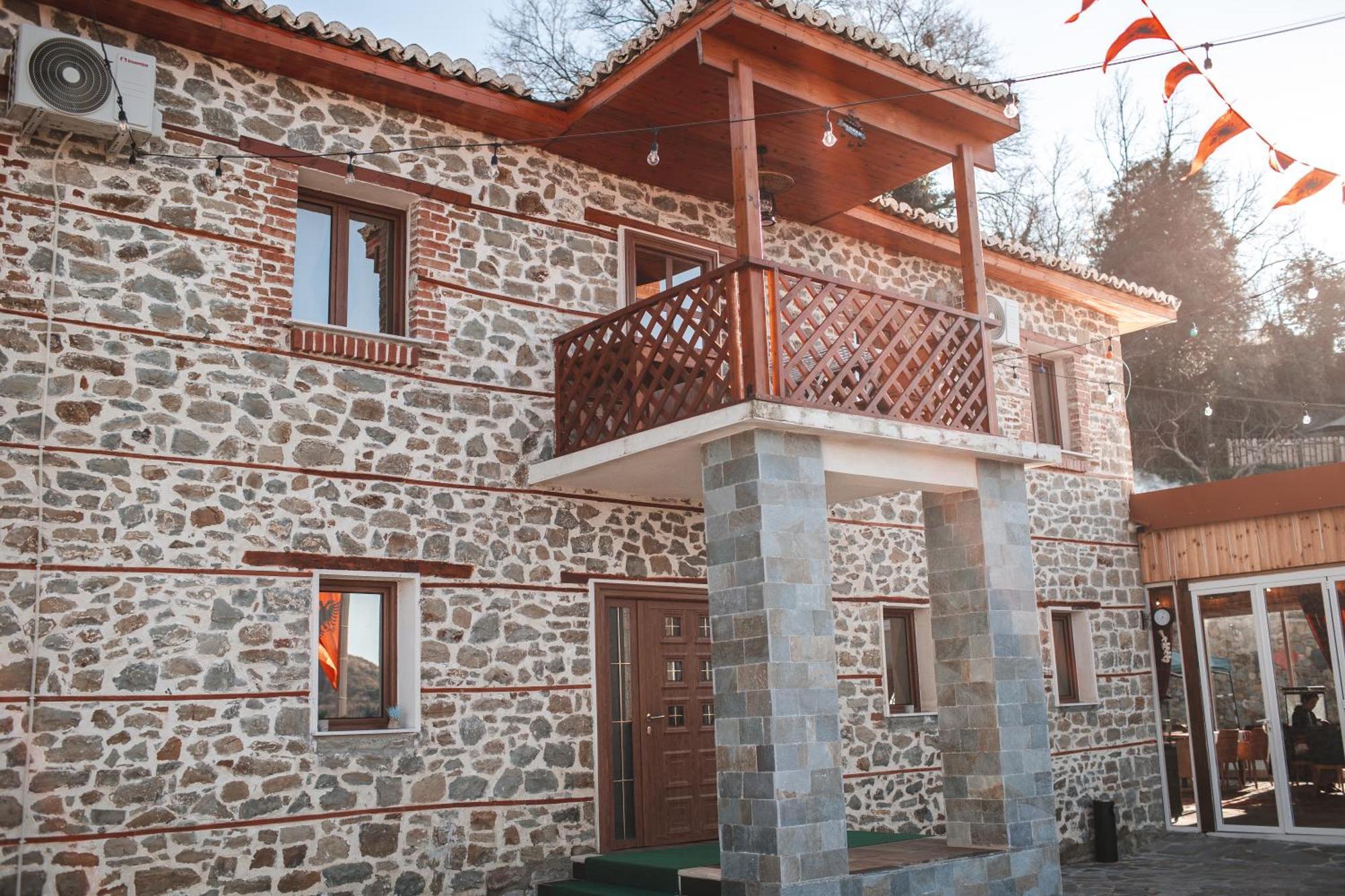 Keshtjella Xhabeqos Hotel Laknas Bagian luar foto