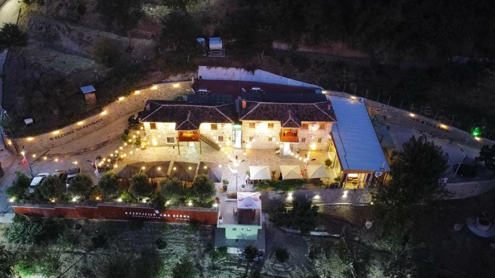 Keshtjella Xhabeqos Hotel Laknas Bagian luar foto