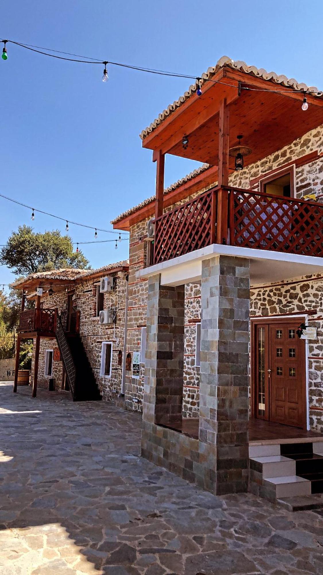 Keshtjella Xhabeqos Hotel Laknas Bagian luar foto