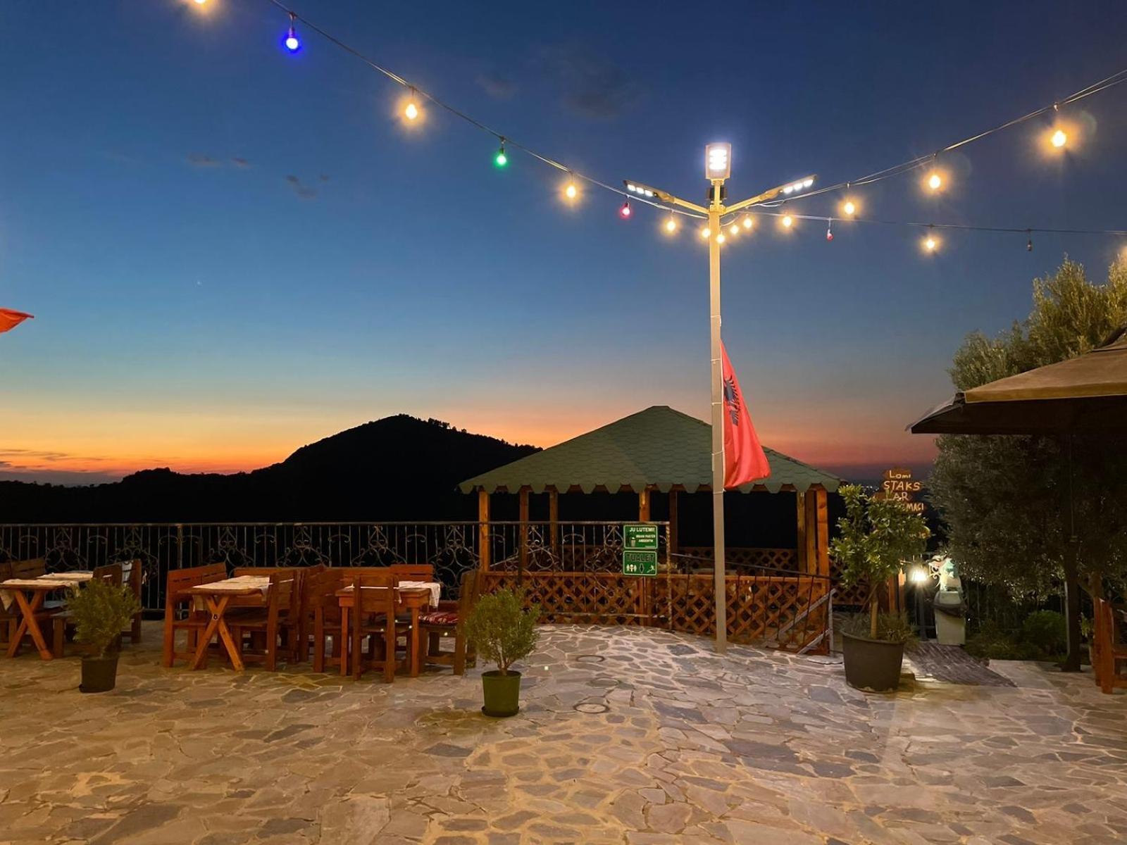 Keshtjella Xhabeqos Hotel Laknas Bagian luar foto