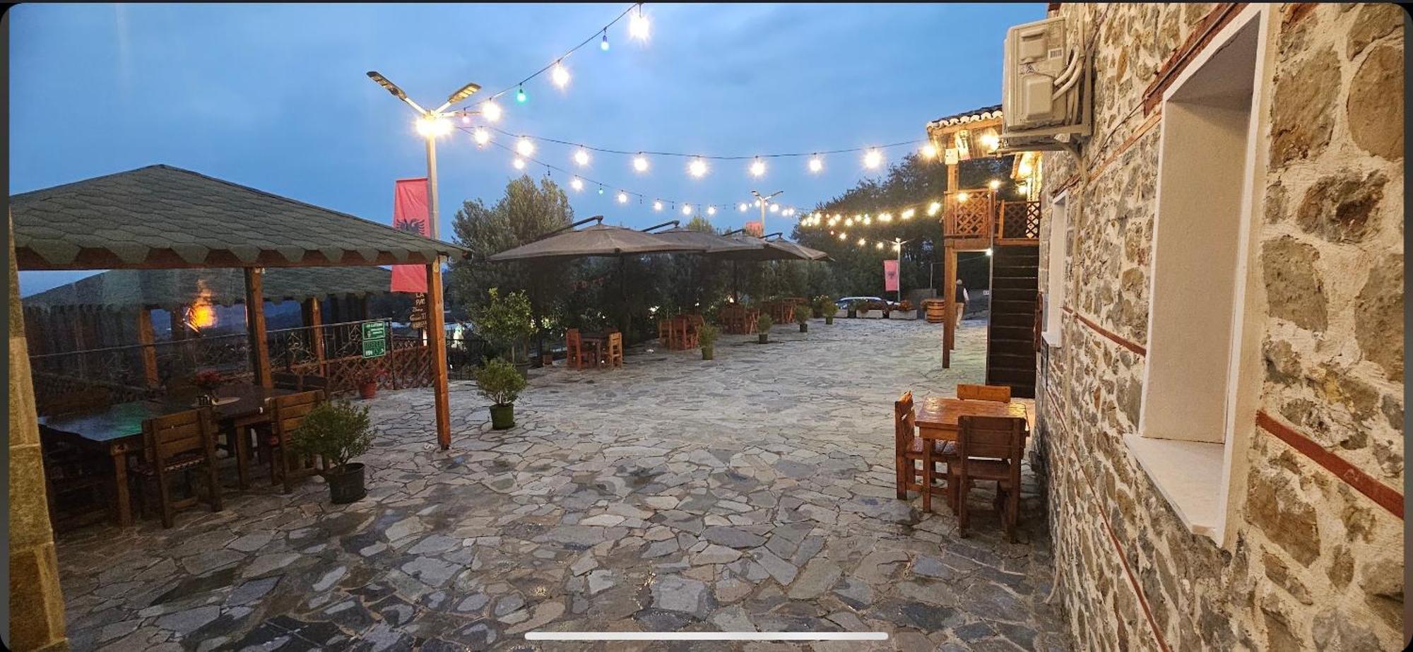 Keshtjella Xhabeqos Hotel Laknas Bagian luar foto