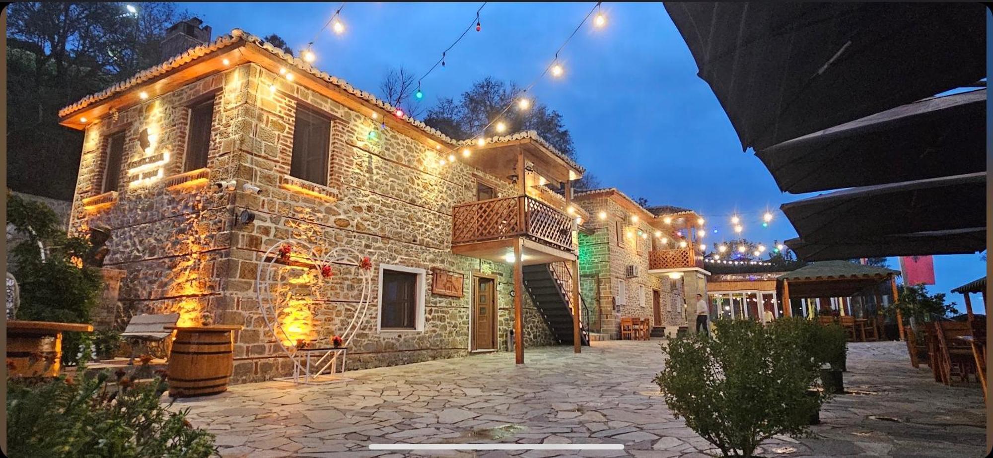 Keshtjella Xhabeqos Hotel Laknas Bagian luar foto