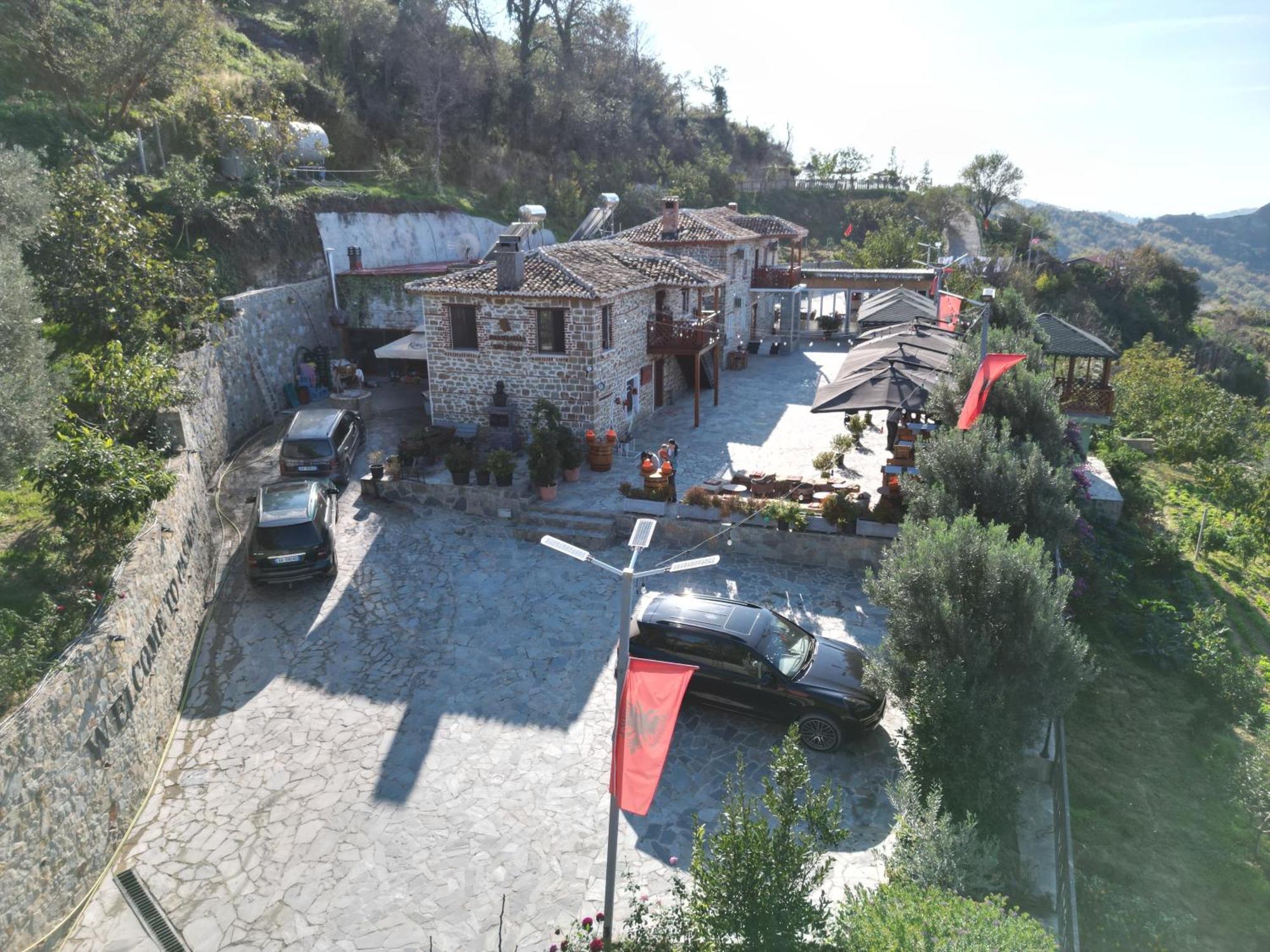 Keshtjella Xhabeqos Hotel Laknas Bagian luar foto