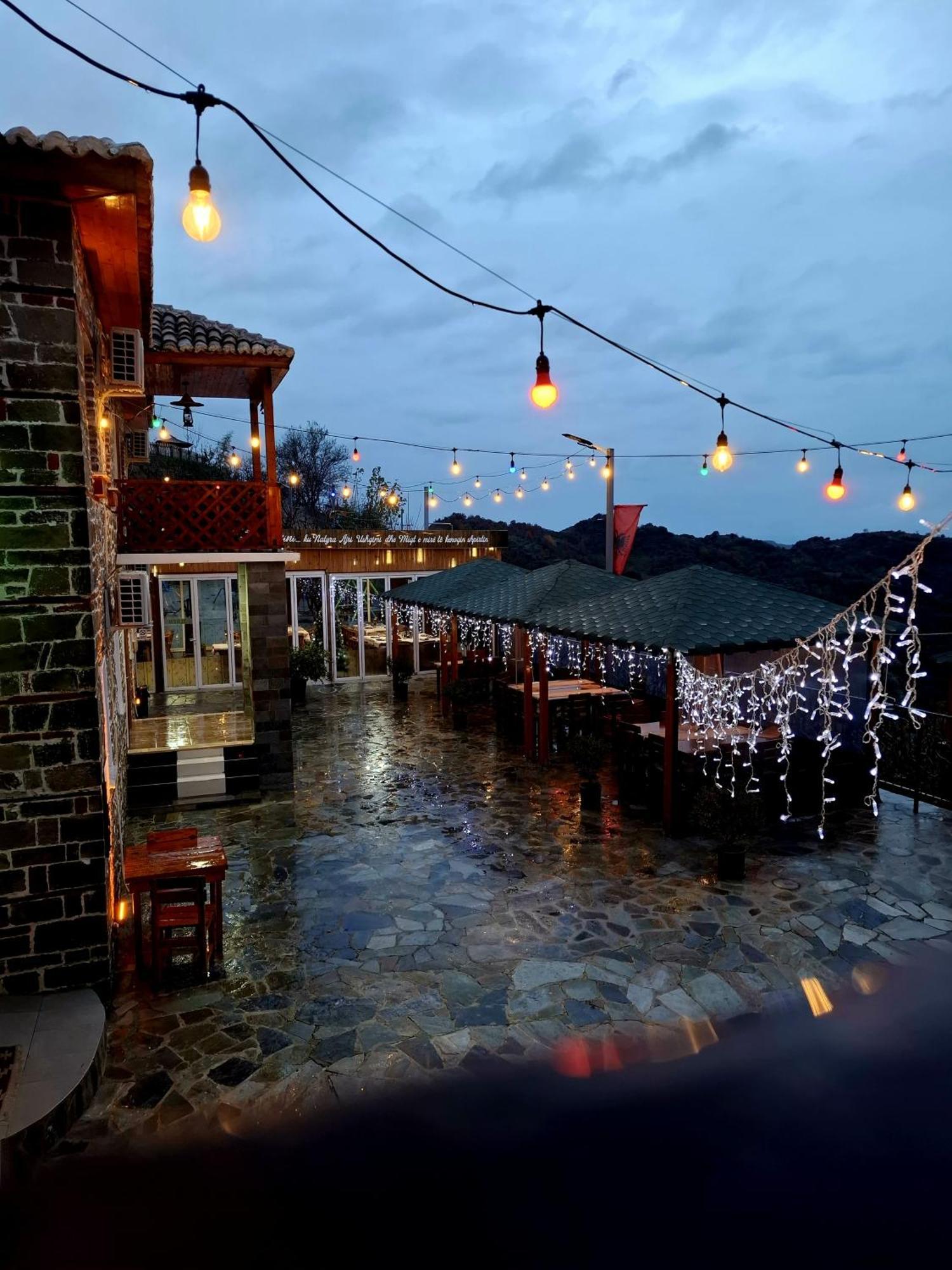 Keshtjella Xhabeqos Hotel Laknas Bagian luar foto
