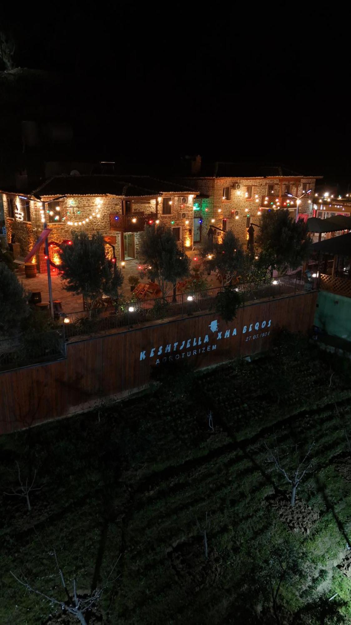 Keshtjella Xhabeqos Hotel Laknas Bagian luar foto
